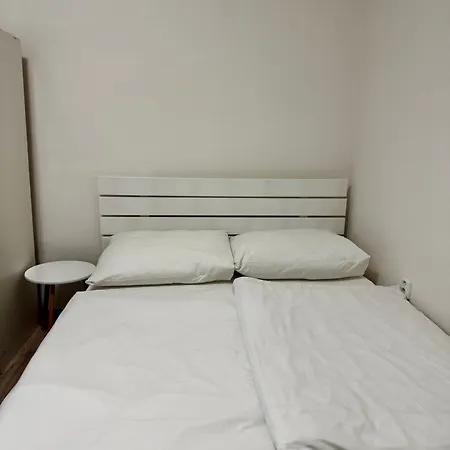 Kralikarna Hostel *