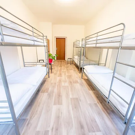 Party Kralikarna ホステル *