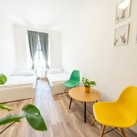 Party Kralikarna ホステル *